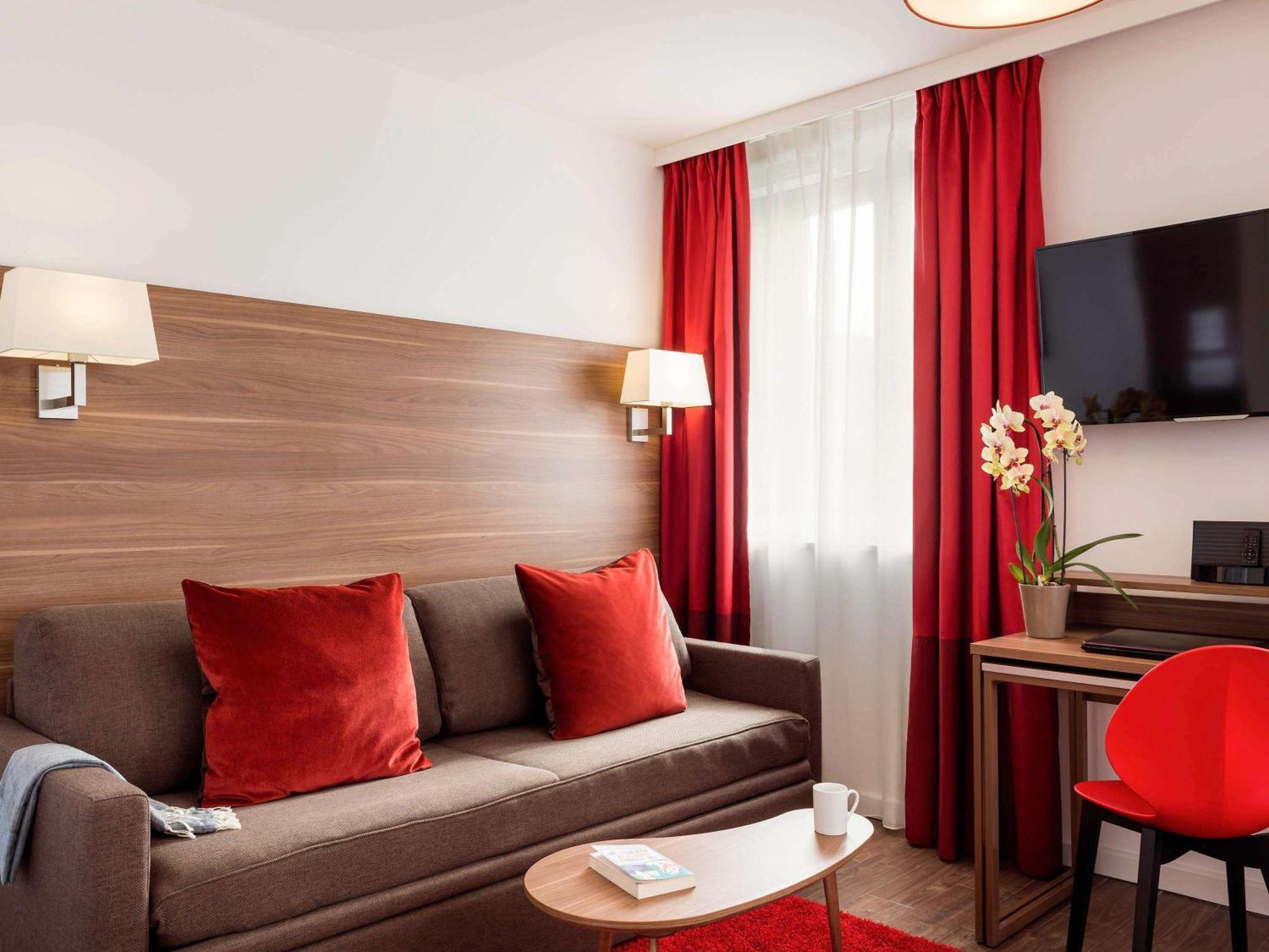 Aparthotel Adagio La Defense Courbevoie Exteriör bild